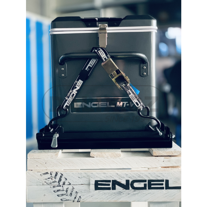 Ukázka ukotvení chladničky popruhem s výsuvnou sadou